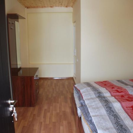 Gogi Jafaridze'S Guesthouse Mestia Exteriör bild