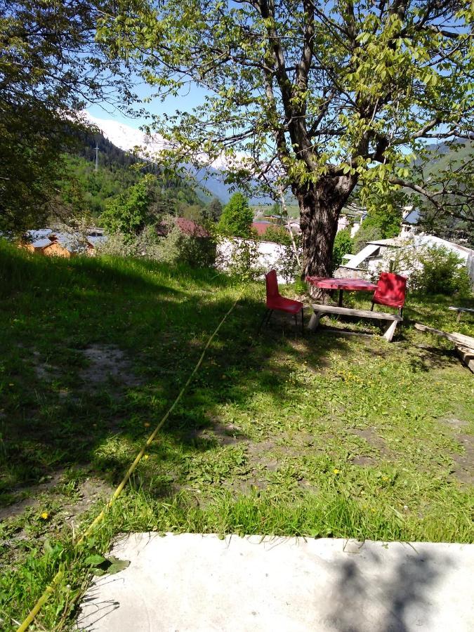 Gogi Jafaridze'S Guesthouse Mestia Exteriör bild