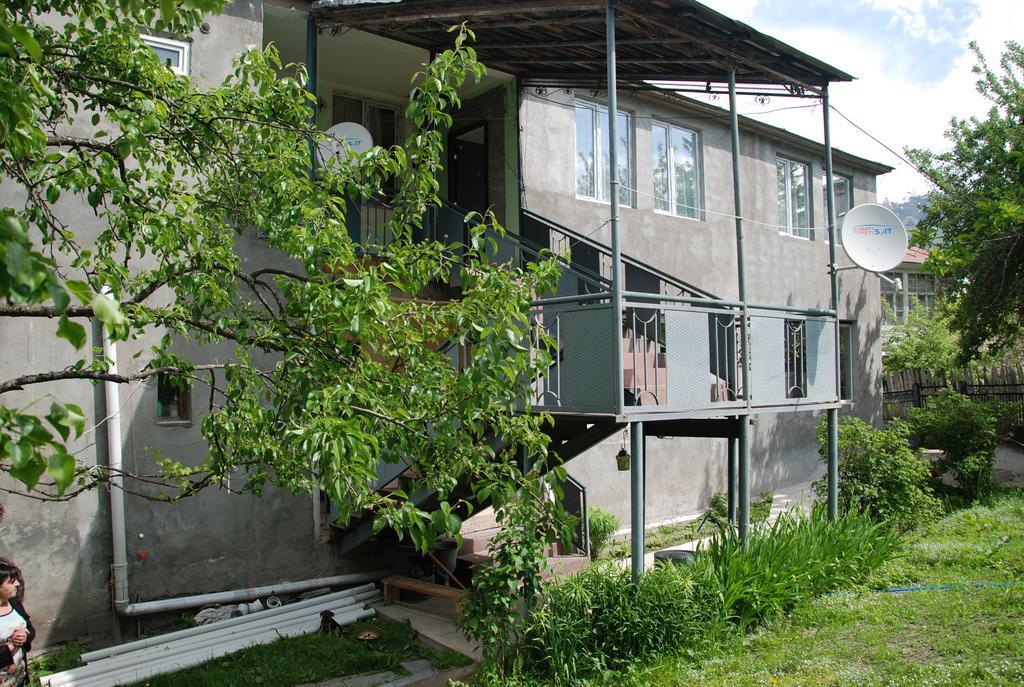Gogi Jafaridze'S Guesthouse Mestia Exteriör bild