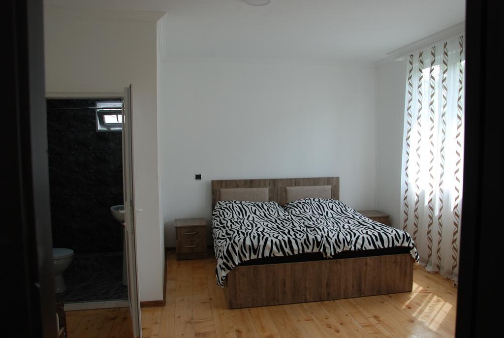 Gogi Jafaridze'S Guesthouse Mestia Exteriör bild