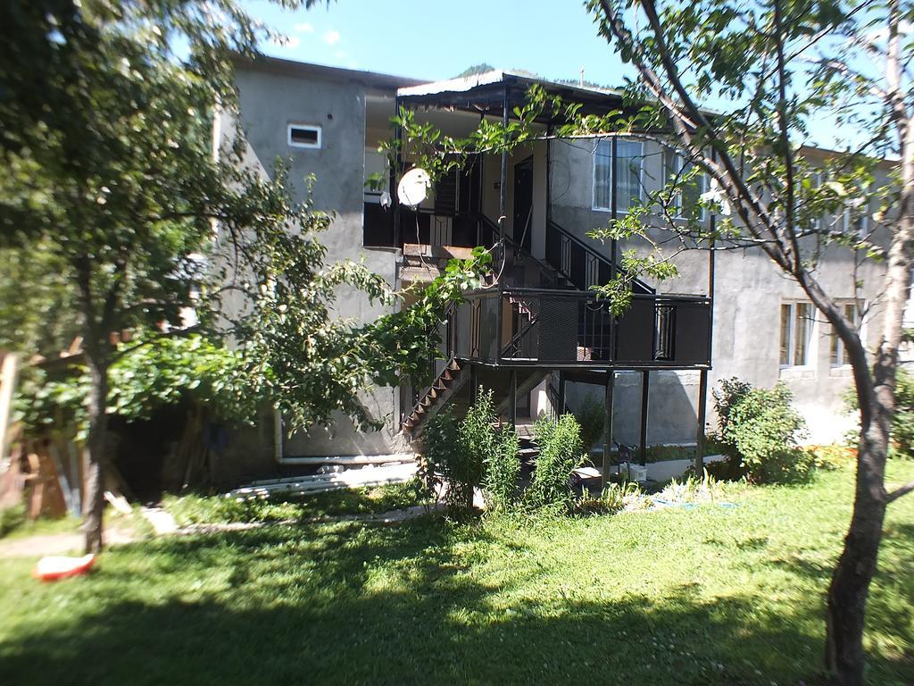 Gogi Jafaridze'S Guesthouse Mestia Exteriör bild